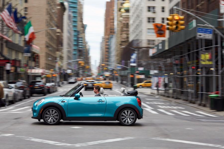  Mini Cooper Cabrio 2016 года  (US) (фото 15 из 26)